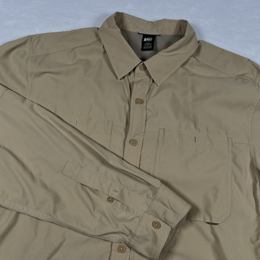 REI Sahara Long Sleeve Hiking Fishing Shirt Mens Large Khaki Tan Roll Tab Vented